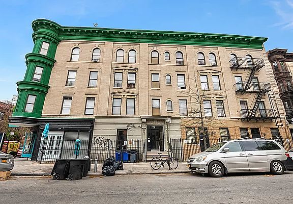 3rd image of 685 Franklin Ave #1