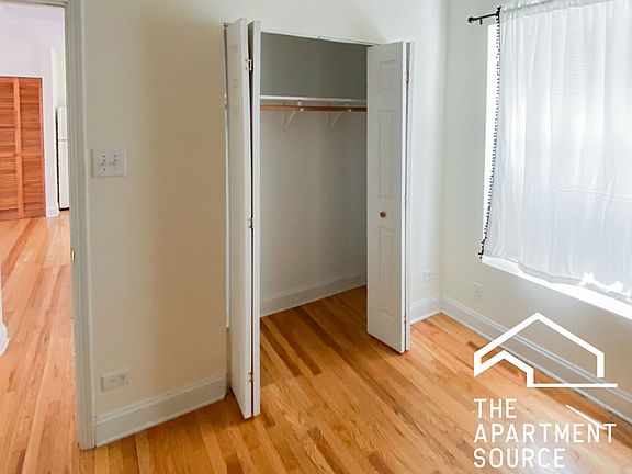 5th image of 857 W Cornelia Ave APT 2N