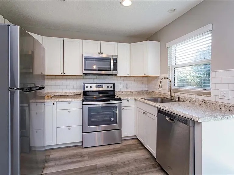 302 Ballard Ave — Photo 10
