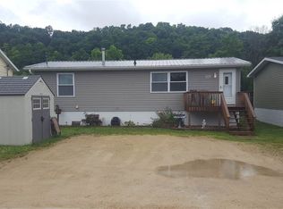 922 N 5th Ln, Guttenberg, IA 52052