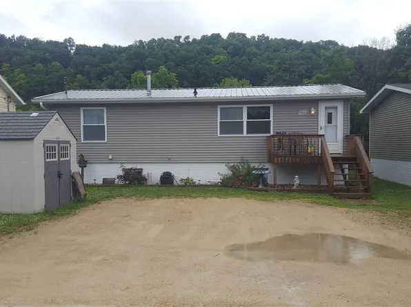 922 N 5th Ln, Guttenberg, IA 52052