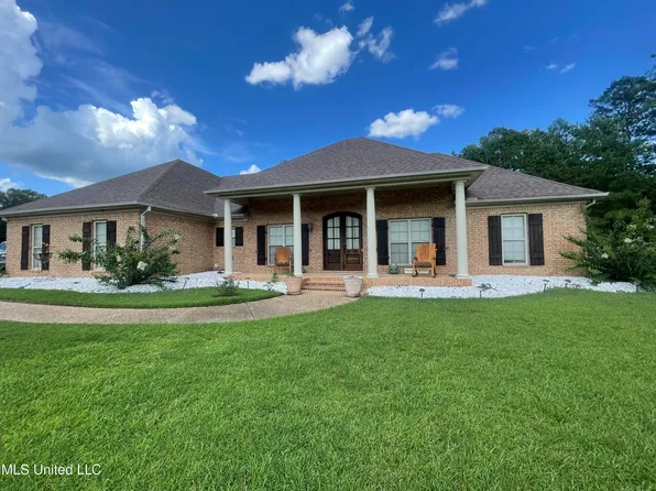 124 Rowan Oak Pl, Terry, MS 39170