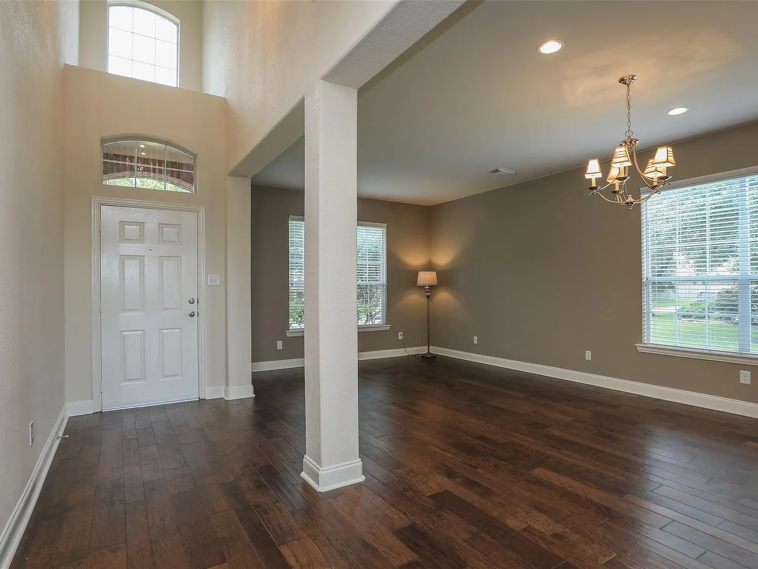 4 bed, 2.5 bath, 2786 sqft, $2,500 — Photo 3
