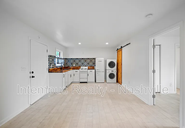 910 Shelby Ave #201 — Photo 1