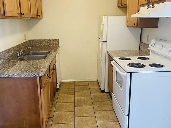 2nd image of 660 S Tucson Blvd #11225617