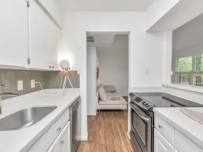 3224 Timmons Ln #136 — Photo 15