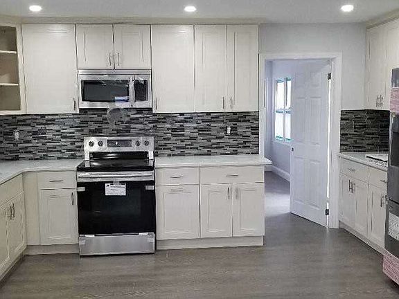 3rd image of 471 White Star Ave