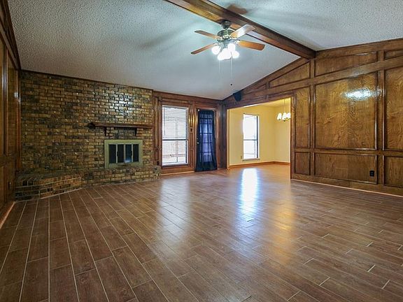 2nd image of 1653 Clarendon Dr