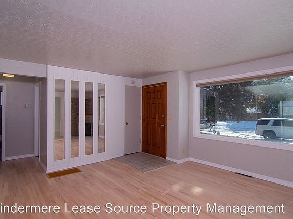 5th image of 2726 W Crown Ave