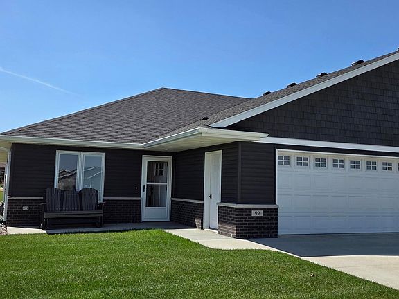 4th image of 99 Brittany Way SE