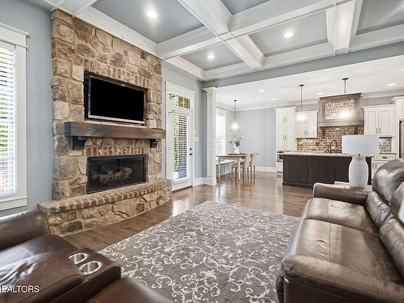 4th image of 128 Tradewind St