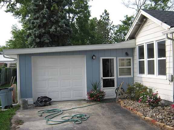 3rd image of 2288 Chapin St
