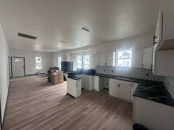 4th image of 318 Avenue D