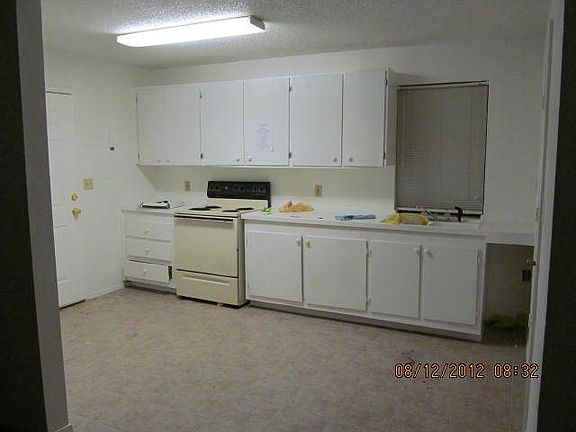 3rd image of 410 W Elm Dr