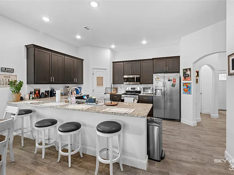 6102 NW Hoover St — Photo 11