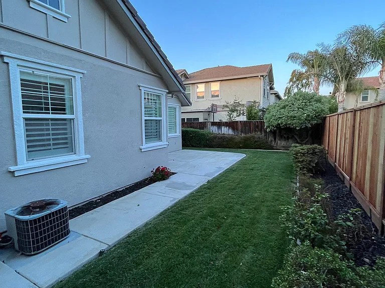 2406 Abbott Ct — Photo 10