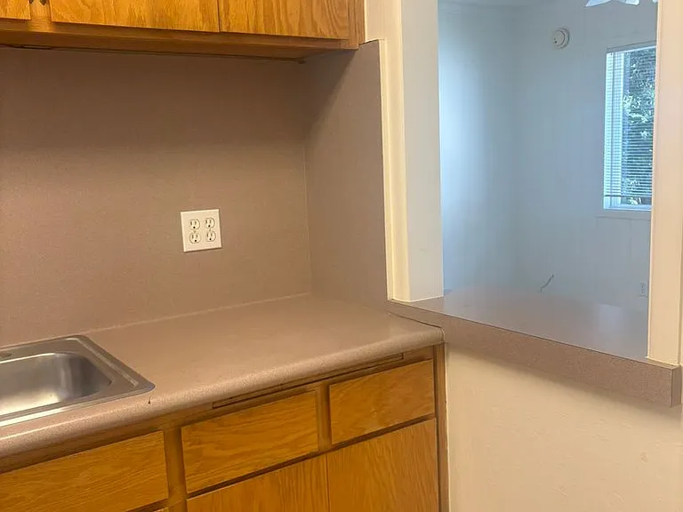690 Monterey Ave — Photo 7