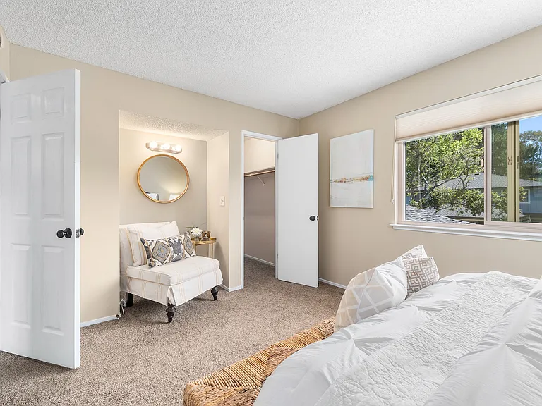 930 Ponselle Ln #2 — Photo 4