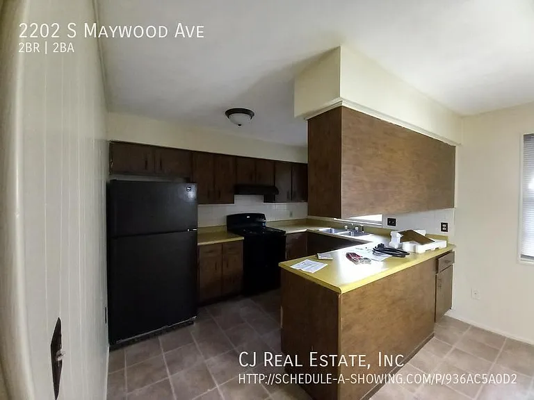 2202 S Maywood Ave — Photo 4