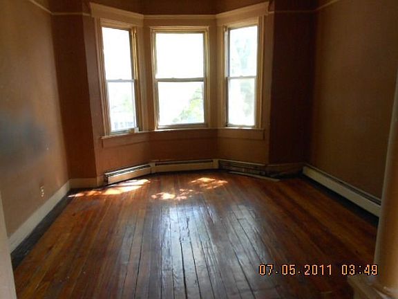 4th image of 754 Communipaw Ave