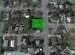 1028 N Guadalupe St, Seguin, TX 78155