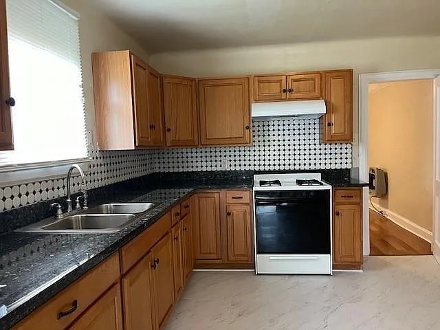 1638 Music St — Photo 7