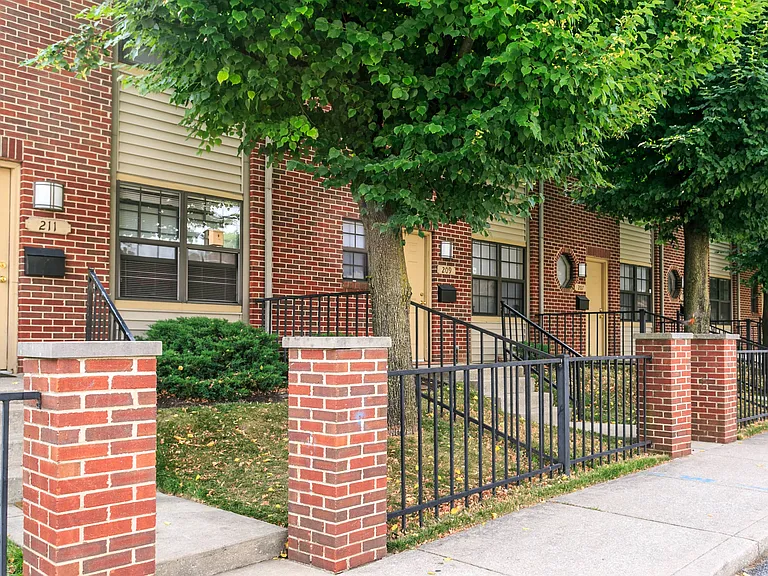 1100 E Ohio St — Photo 37