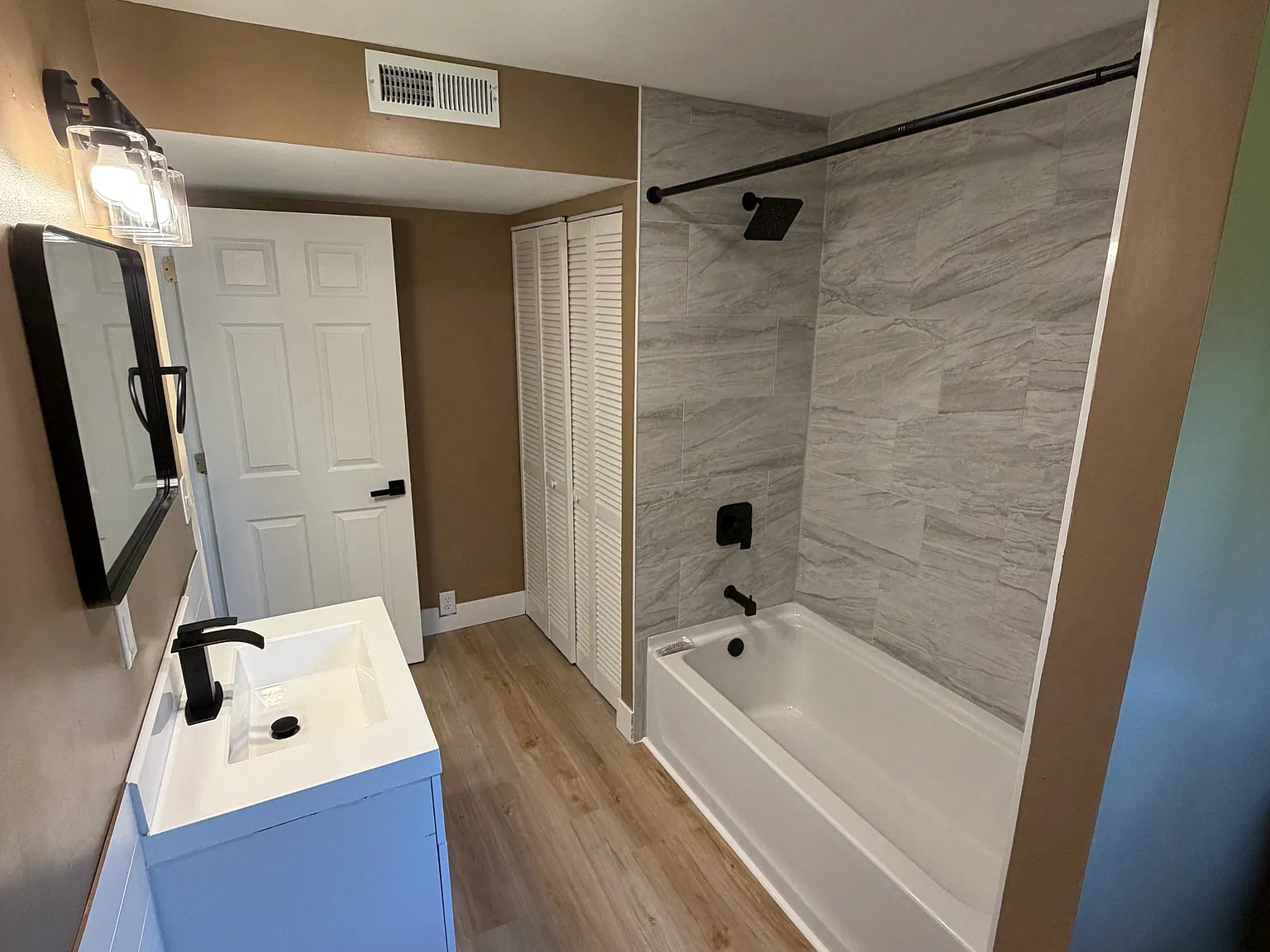 2 bed, 800 sqft, $975 — Photo 3
