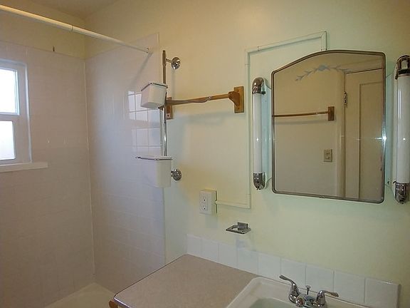 4th image of 2120 Thames St #227/229-21