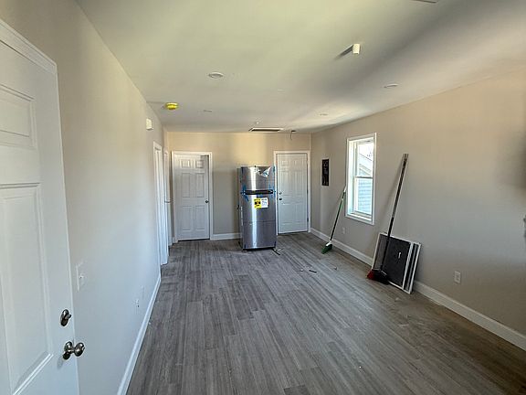 4th image of 192 Sawyer St #1N-4N