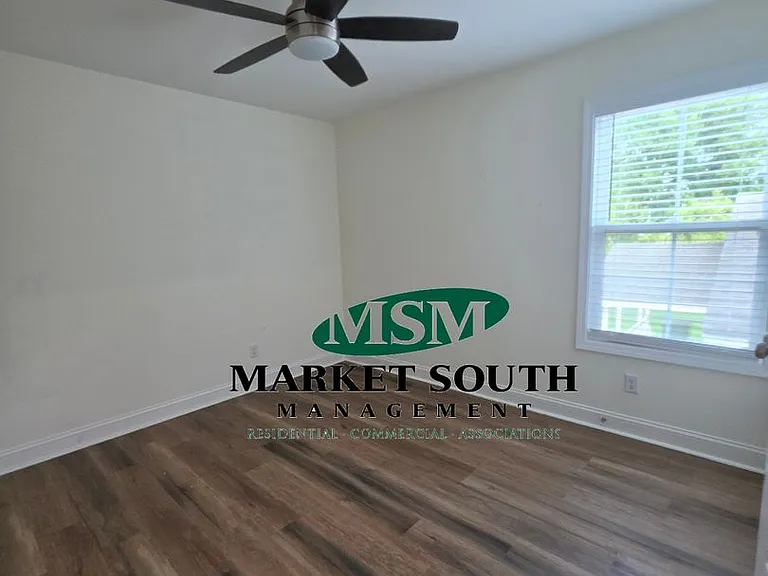 761 E Anderson St — Photo 28