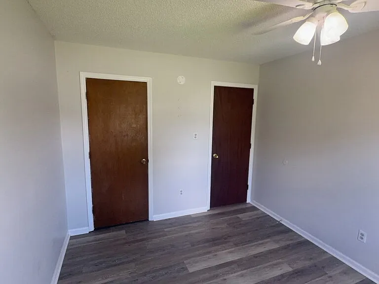 902 Laurel Ln — Photo 11