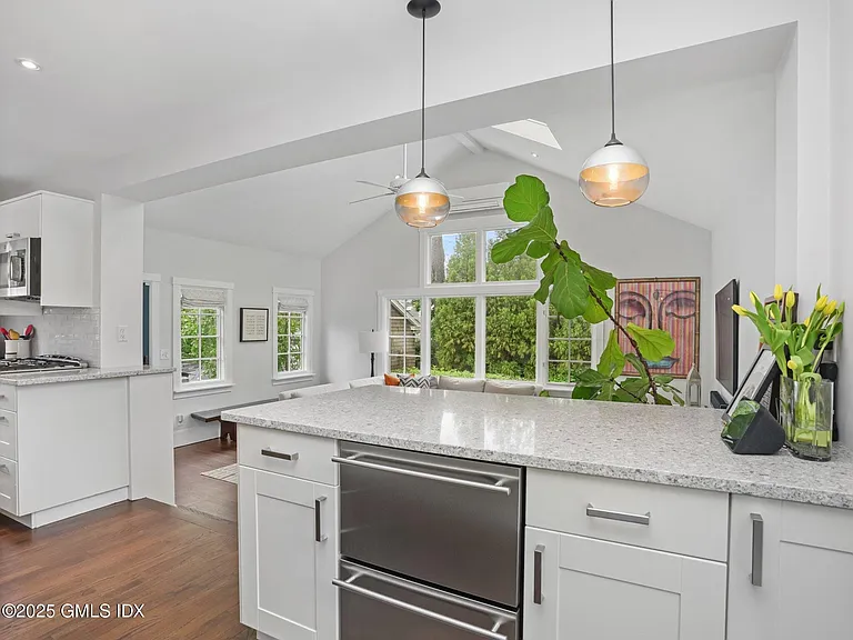 60 Lockwood Ave — Photo 9