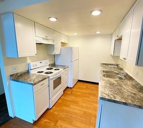 5th image of 2127 12th St APT A103