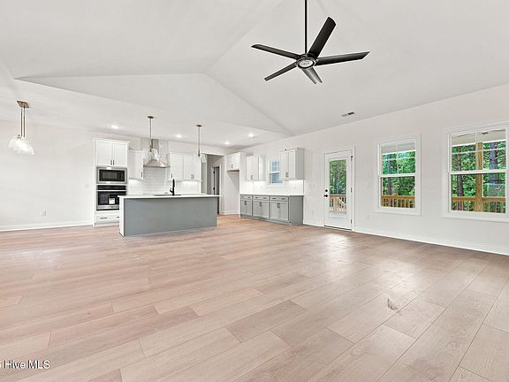 4th image of 164 Vista Ridge Avenue