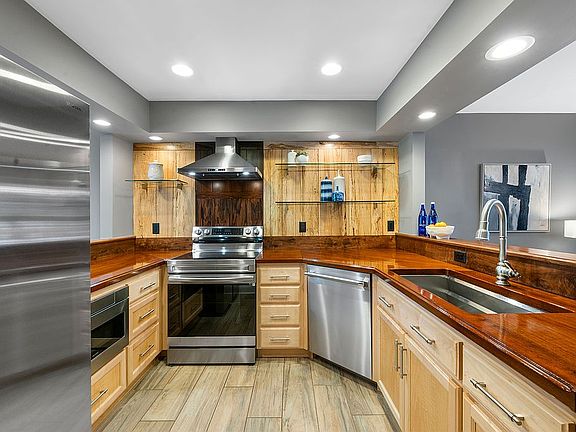 4th image of 5345 Black Swan Ct