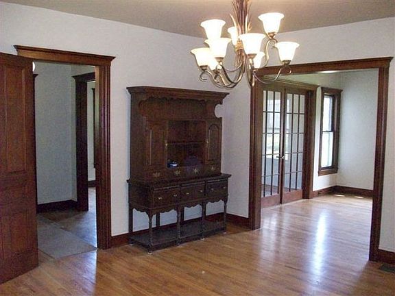 2nd image of 1102 S Main St
