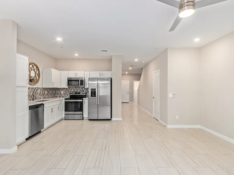 2134 W Harmont Dr — Photo 19