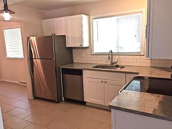 3rd image of 9405 Fredric Ct