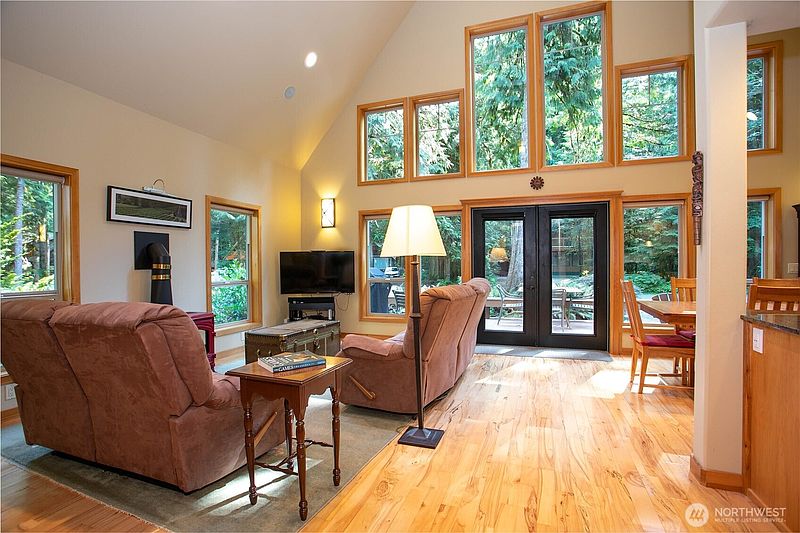 3rd image of 7073 Rainier Way