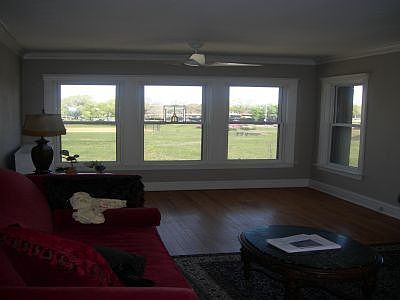 1st image of 711 W Montrose Ave #1E