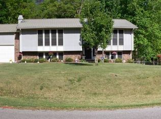 913 Sugarloaf Ln, Anniston, AL 36207