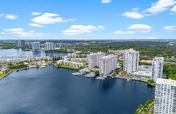 Del Prado Marina — Photo 2
