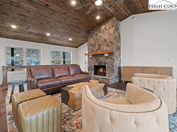 3rd image of 764 Golden Ridge Road