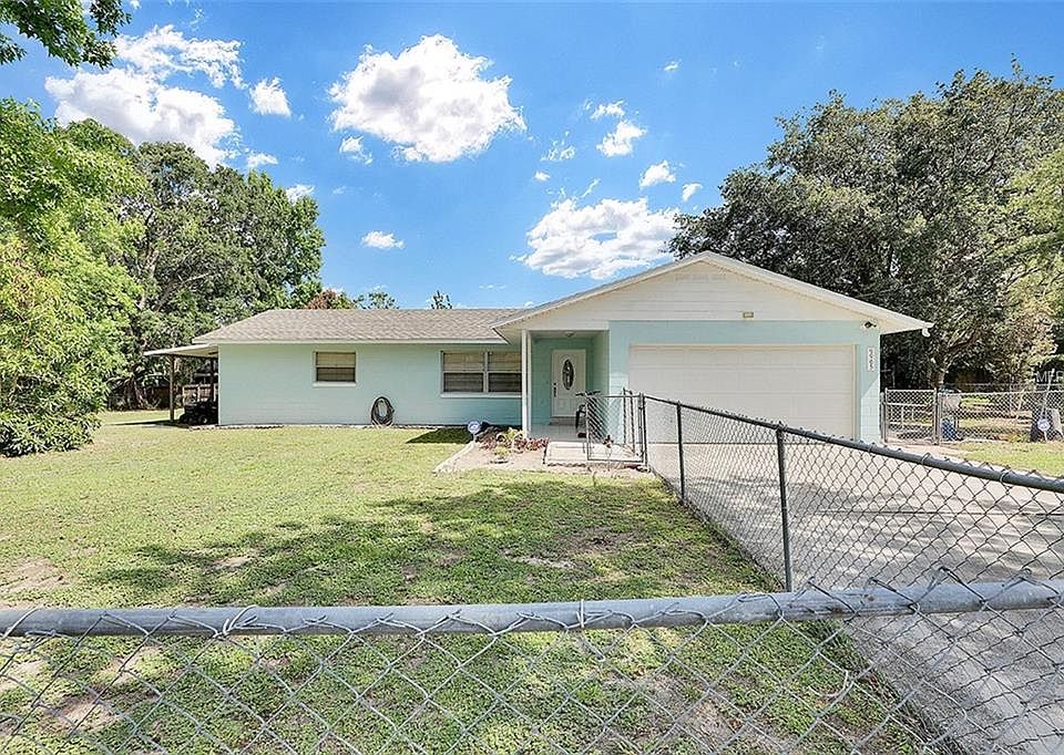 1st image of 9905 Twin Oaks Ln