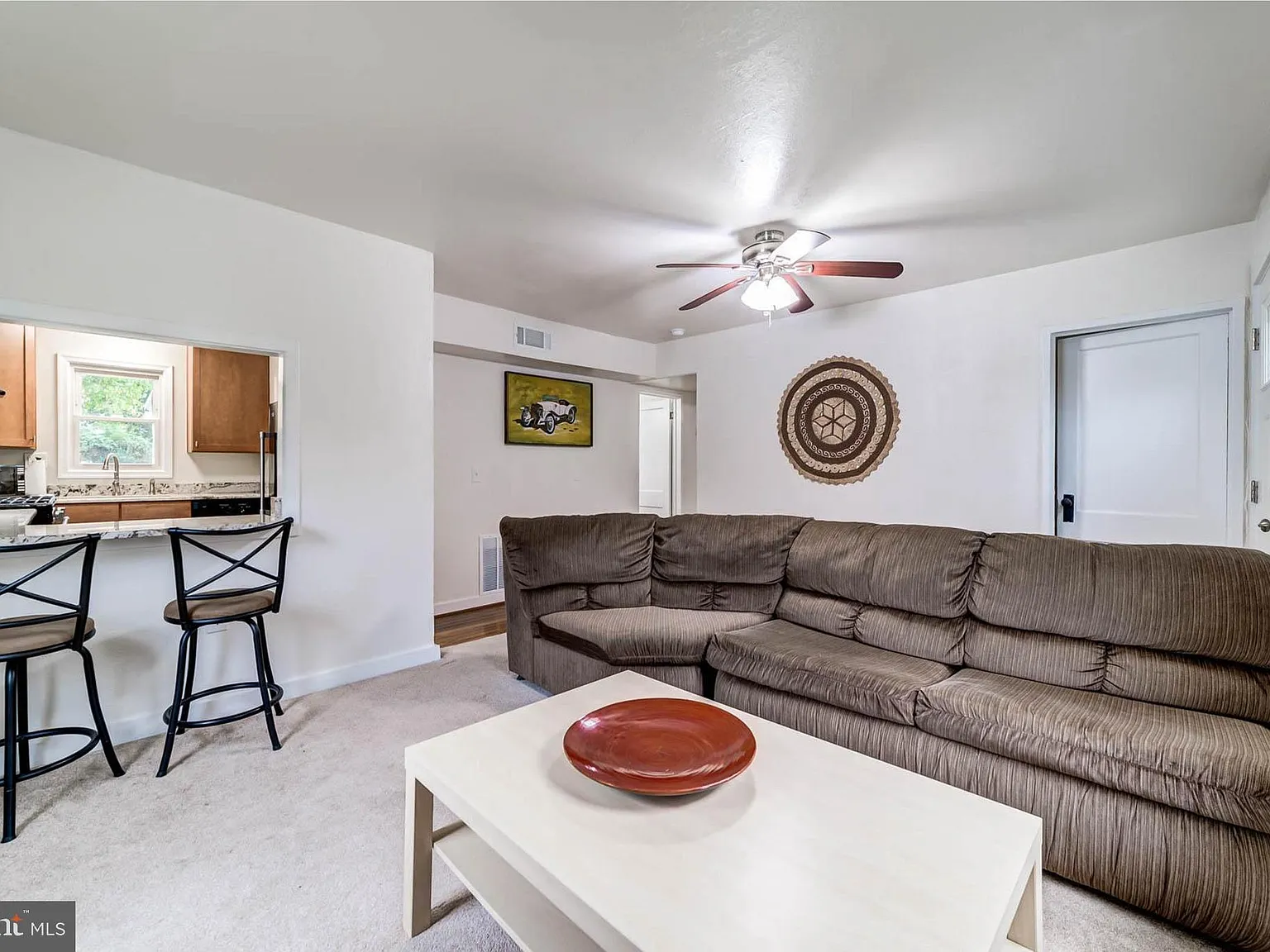4 bed, 1212 sqft, $2,900 — Photo 4