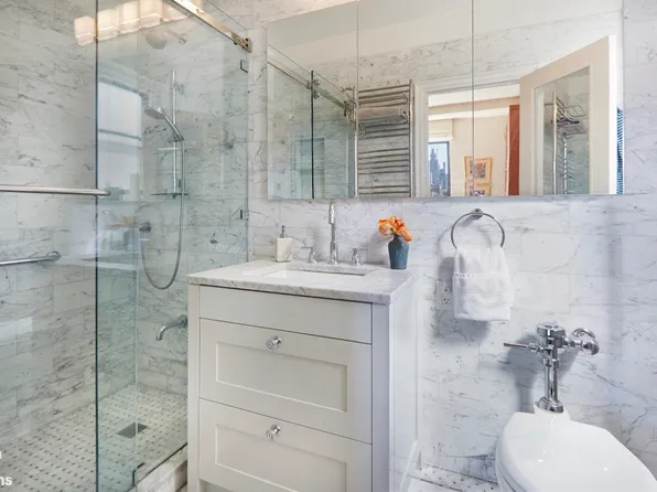 180 East 79th Street 14F image 10 of 10