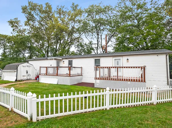 14115 Western Ave Trailer 400B, Blue Island, IL 60406