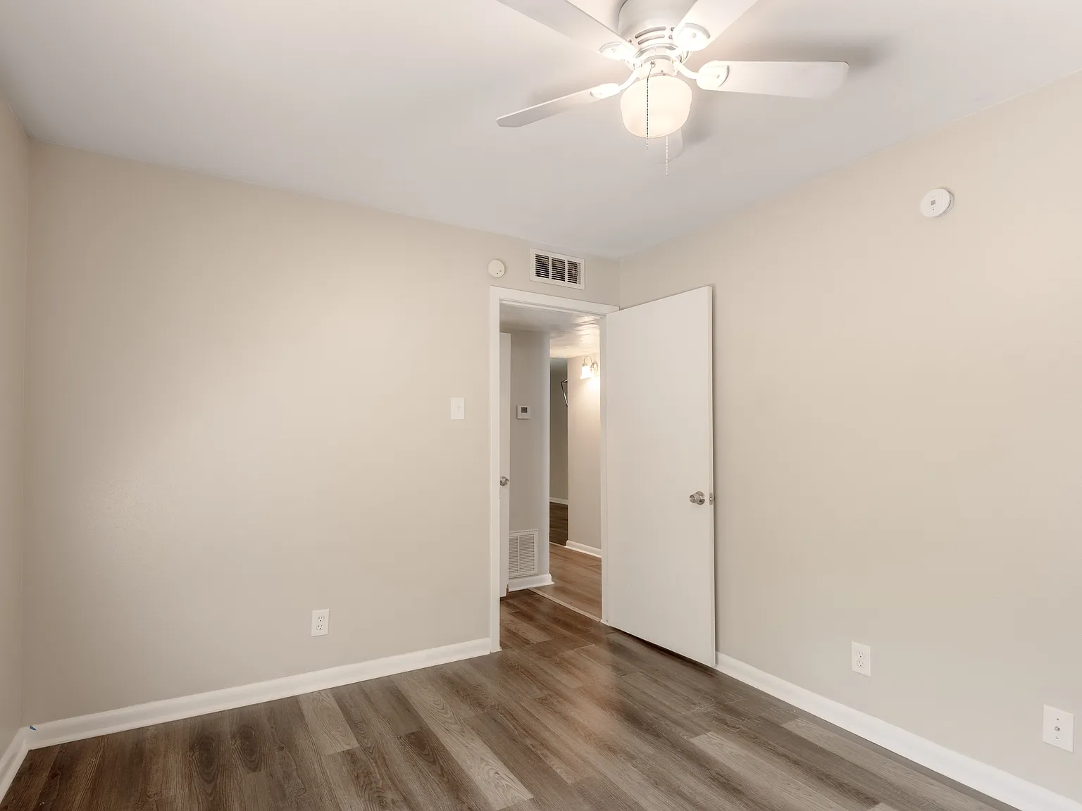 818 University Avenue - 6 — Photo 4