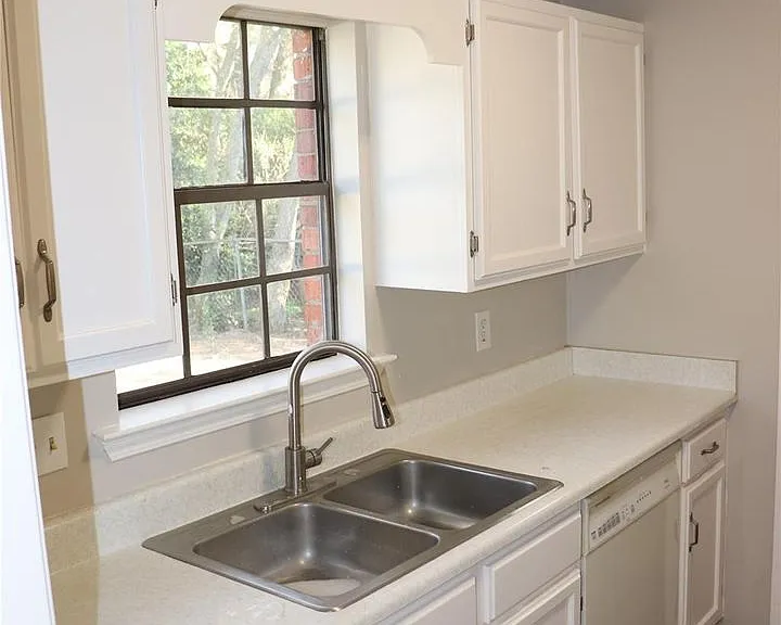 760 N Burbank Dr — Photo 7